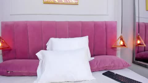 Snapshot of venusgreys1_ chatting on 10, 10, 2025 Venus online show from 10, 10, 2025