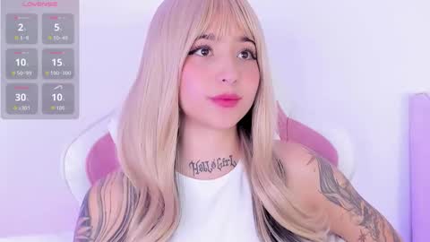 Snapshot of venusvan chatting on 11, 10, 2025 Shelly online show from 11, 10, 2025