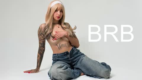 Snapshot of venusvan chatting on 6, 11, 2025 Shelly online show from 6, 11, 2025