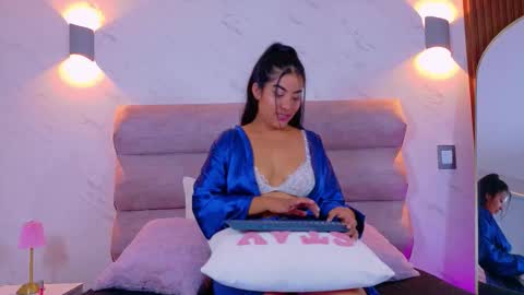 Snapshot of verahfox chatting on 1, 12, 2025 Verah Fox online show from 1, 12, 2025