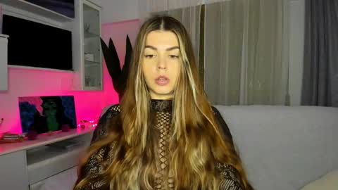 Snapshot of veronarolls chatting on 1, 3, 2025 Lolitalolz online show from 1, 3, 2025