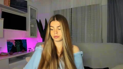 Snapshot of veronarolls chatting on 2, 3, 2025 Lolitalolz online show from 2, 3, 2025