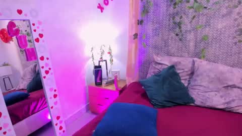 Veronica Olson online show from 7, 3, 2025