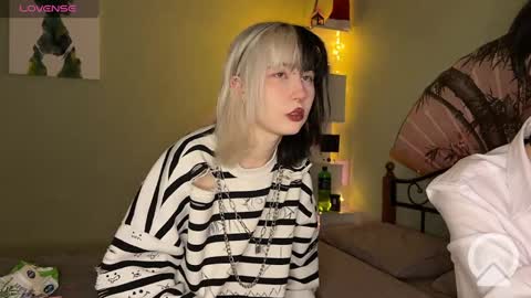 Snapshot of veryraretwins chatting on 5, 1, 2025 veryraretwins online show from 5, 1, 2025