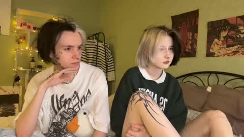 Snapshot of veryraretwins chatting on 4, 10, 2025 veryraretwins online show from 4, 10, 2025