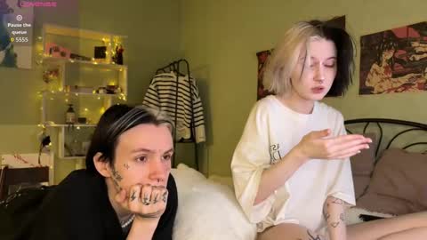 Snapshot of veryraretwins chatting on 5, 10, 2025 veryraretwins online show from 5, 10, 2025