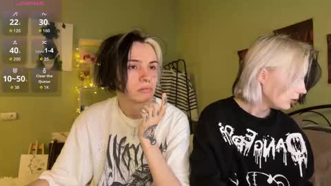 Snapshot of veryraretwins chatting on 16, 10, 2025 veryraretwins online show from 16, 10, 2025