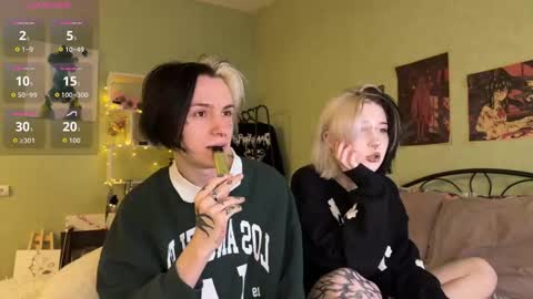 Snapshot of veryraretwins chatting on 23, 10, 2025 veryraretwins online show from 23, 10, 2025