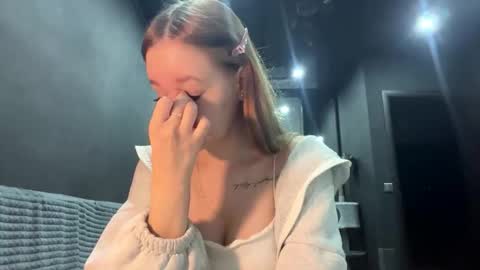 Snapshot of vestaszanto chatting on 4, 11, 2025 Esta online show from 4, 11, 2025