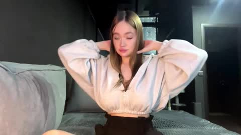 Snapshot of vestaszanto chatting on 24, 11, 2025 Esta online show from 24, 11, 2025