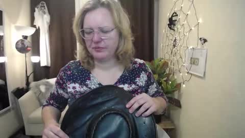 Snapshot of vestawoody chatting on 29, 10, 2025 vestawoody online show from 29, 10, 2025