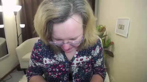 Snapshot of vestawoody chatting on 10, 11, 2025 vestawoody online show from 10, 11, 2025