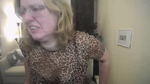 Snapshot of vestawoody chatting on 23, 11, 2025 vestawoody online show from 23, 11, 2025