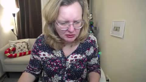 Snapshot of vestawoody chatting on 4, 12, 2025 vestawoody online show from 4, 12, 2025