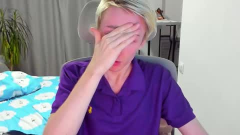 Snapshot of vibemygirl chatting on 14, 12, 2025 vibemygirl online show from 14, 12, 2025