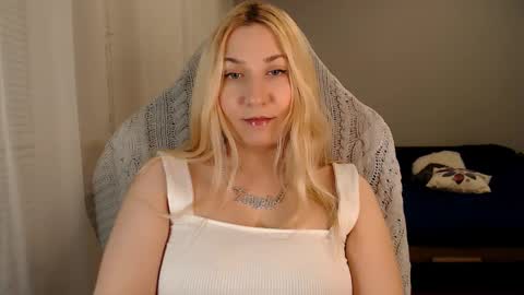 Snapshot of vibezgirl chatting on 5, 12, 2025 Amelia online show from 5, 12, 2025