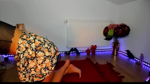 ViciousQueenu can call me Laura online show from 4, 11, 2025