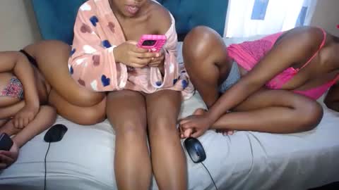 Snapshot of vickyblissx chatting on 24, 10, 2025 vickyblissx online show from 24, 10, 2025