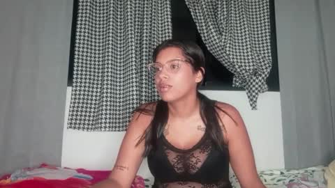 Snapshot of vickyhm22 chatting on 8, 10, 2025 vickyhm22 online show from 8, 10, 2025