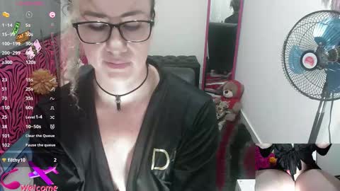 Snapshot of vickysexyx chatting on 3, 11, 2025 Valentina online show from 3, 11, 2025