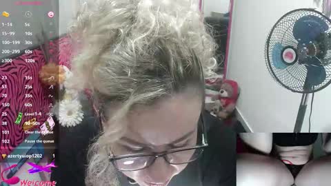 Snapshot of vickysexyx chatting on 25, 11, 2025 Valentina online show from 25, 11, 2025