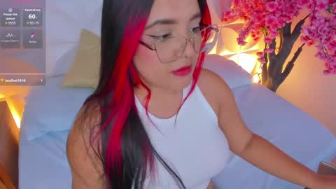Snapshot of victoria18x chatting on 2, 10, 2025 Victoria online show from 2, 10, 2025