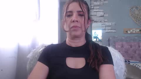 Hi guys   Im victoria  Be the one who can control me in PVT online show from 2, 12, 2024