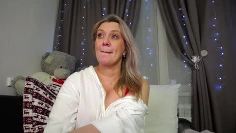 Snapshot of victoria50 chatting on 18, 12, 2024 victoria50 online show from 18, 12, 2024