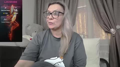 Snapshot of victoria50 chatting on 14, 10, 2025 victoria50 online show from 14, 10, 2025