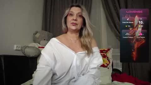 Snapshot of victoria50 chatting on 7, 11, 2025 victoria50 online show from 7, 11, 2025