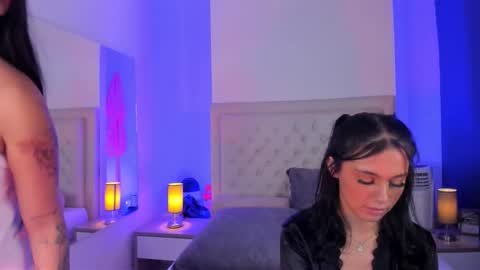 Snapshot of victoria_coxx chatting on 1, 10, 2025 Victoria online show from 1, 10, 2025