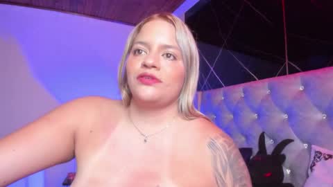 victoria_floyd1 online show from 25, 10, 2025