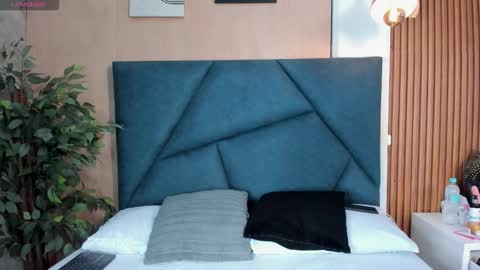 Snapshot of victoria_harriss chatting on 11, 11, 2025 Victoria Harris online show from 11, 11, 2025