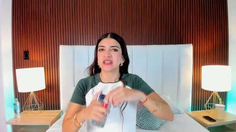  Victoria Lozano  online show from 20, 1, 2025