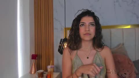  Victoria Lozano  online show from 28, 1, 2025