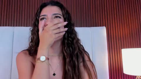  Victoria Lozano  online show from 30, 1, 2025