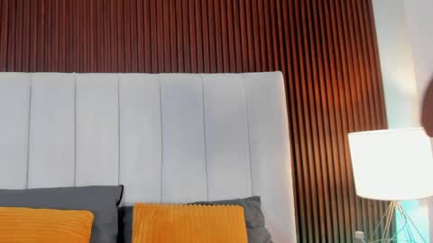  Victoria Lozano  online show from 5, 2, 2025