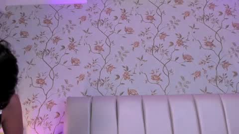  Victoria Lozano  online show from 7, 3, 2025