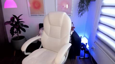 Victoria  online show from 6, 3, 2025