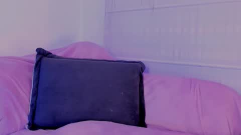 Victoria Laurent online show from 1, 2, 2026