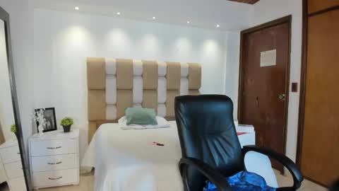 Snapshot of victoria_mooree chatting on 12, 10, 2025 Victoria Everyday From 1400 to 2130 Col Time online show from 12, 10, 2025