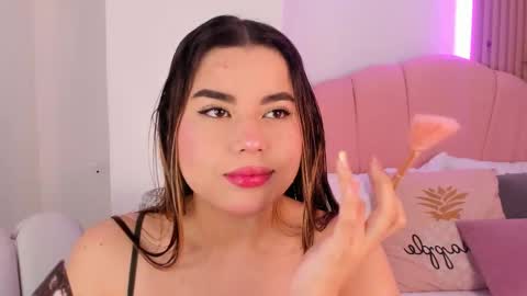 Snapshot of victoria_vallejo chatting on 3, 12, 2025 victoria online show from 3, 12, 2025