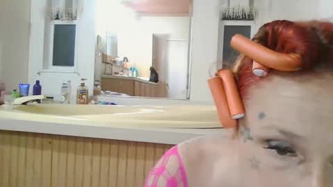 victoria vuitton online show from 12, 10, 2025