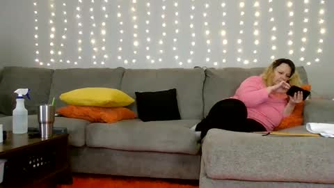 Victoria and Jesse online show from 6, 12, 2024