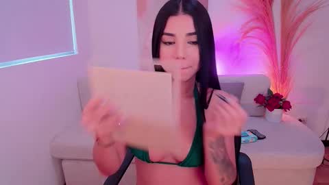 Snapshot of victorialeia chatting on 9, 11, 2025 Victoria online show from 9, 11, 2025