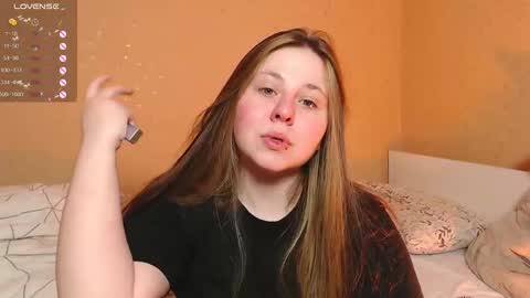 Snapshot of victoriassecrets_ chatting on 26, 2, 2025 victoriassecrets_ online show from 26, 2, 2025