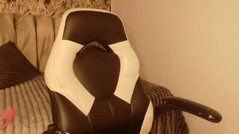 Snapshot of victoriau chatting on 4, 11, 2025 Victoria online show from 4, 11, 2025