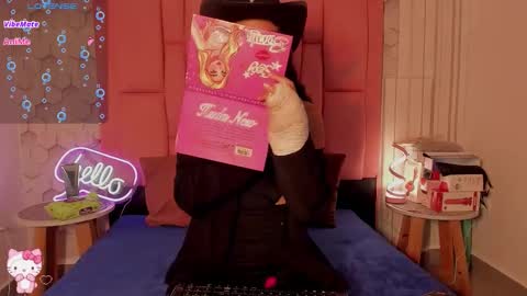 Snapshot of viiolettlopez chatting on 8, 11, 2025 Violet online show from 8, 11, 2025