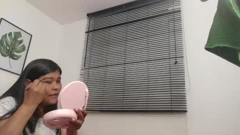 Viki Mom  online show from 1, 3, 2025