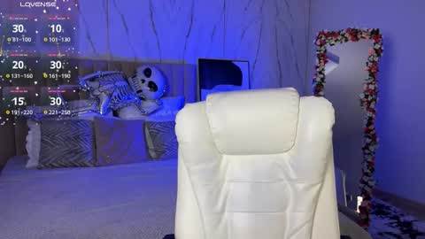 Snapshot of vikky_moon chatting on 6, 11, 2025 Vikky online show from 6, 11, 2025